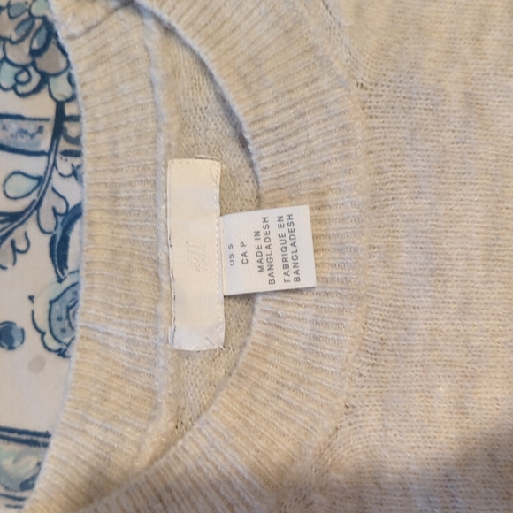 Cream H&M Sweater - Picture 2 of 4